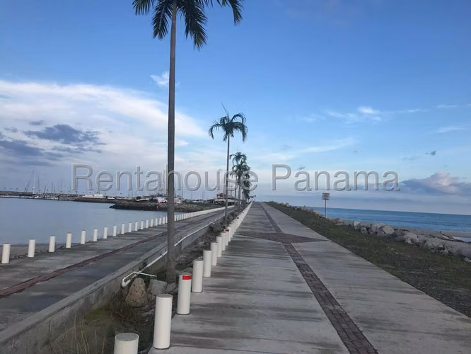 Vendo Apartamento de 185 m² en PH Las Olas II, San Carlos 26-6554GG