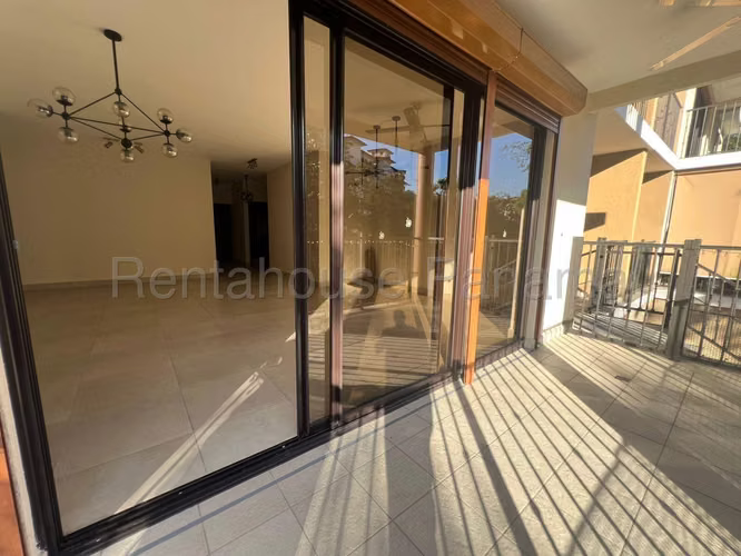 Apartamento en alquiler Clayton EH