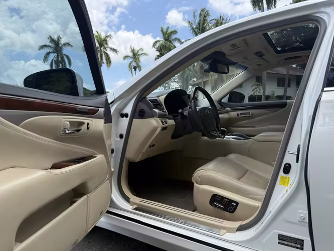 Lexus LS 600h L