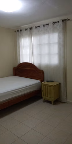 habitación amueblada con aire acondicionado wifi