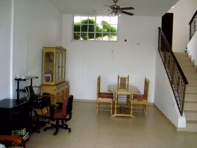 habitación amueblada con aire acondicionado wifi