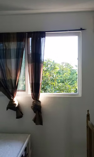 habitación amueblada con aire acondicionado wifi
