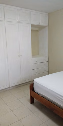 habitación amueblada con aire acondicionado wifi