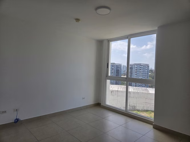 Se vende apartamento 4 recámaras en Kings Park, Condado del Rey
