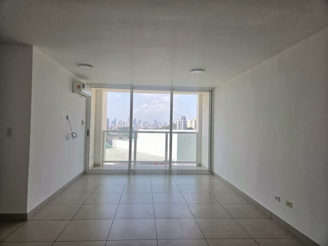 Se vende apartamento 4 recámaras en Kings Park, Condado del Rey