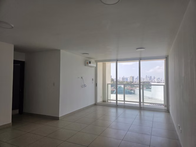 Se vende apartamento 4 recámaras en Kings Park, Condado del Rey