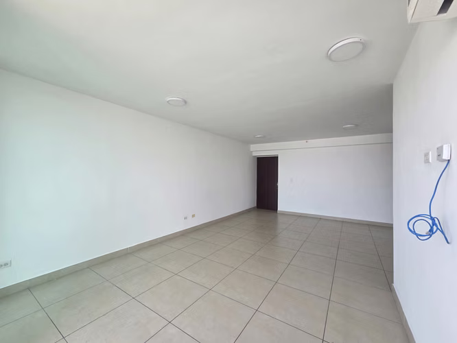 Se vende apartamento 4 recámaras en Kings Park, Condado del Rey