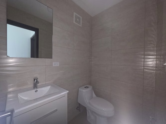 Se vende apartamento 4 recámaras en Kings Park, Condado del Rey
