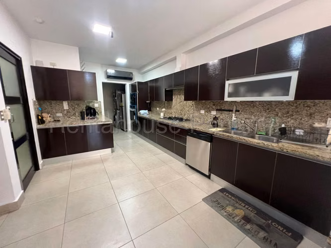Alquiler de Apartamento en Clayton Ph Embassy Club Mts2: 296.64 PD