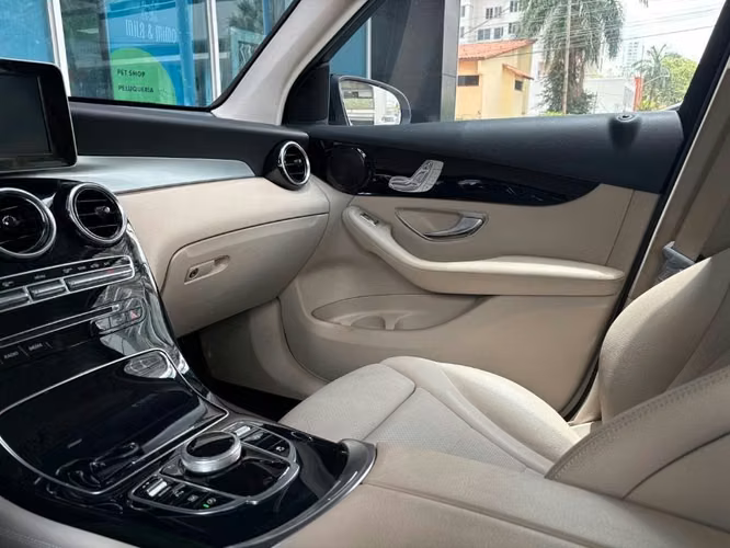 Mercedes Benz GLC250 DEL 2018 COMO NUEVO