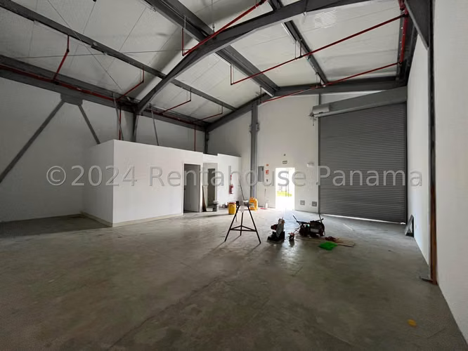 Galera en venta en Parque Lefevre MS