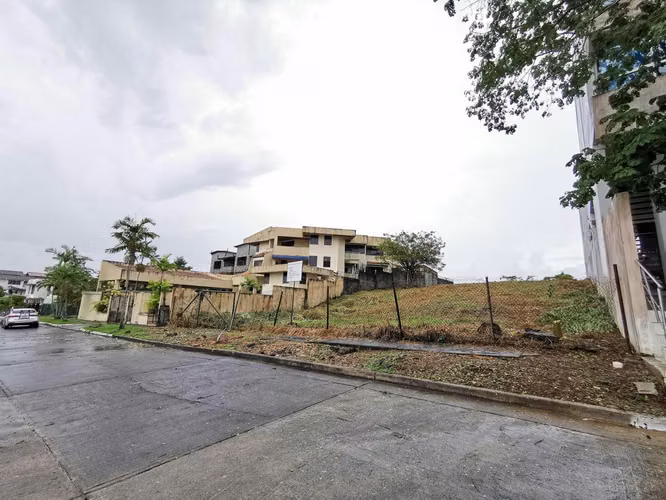 Terreno en venta en Altos de Santa María MS
