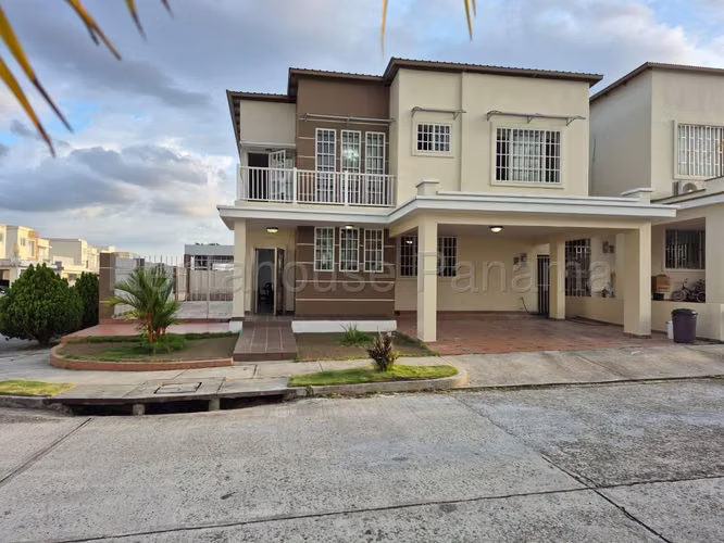 Casa En Venta En Brisas Del Golf SYH