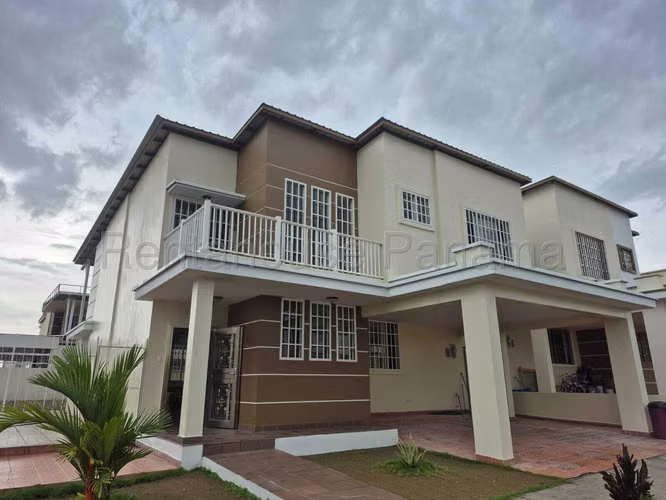 Casa En Venta En Brisas Del Golf SYH