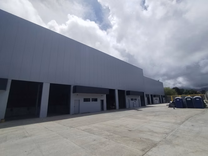 Office/warehouse rental near Costa del Este