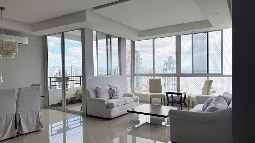 Spacious High-Floor Apartment in Mandarin Bay, Coco del Mar