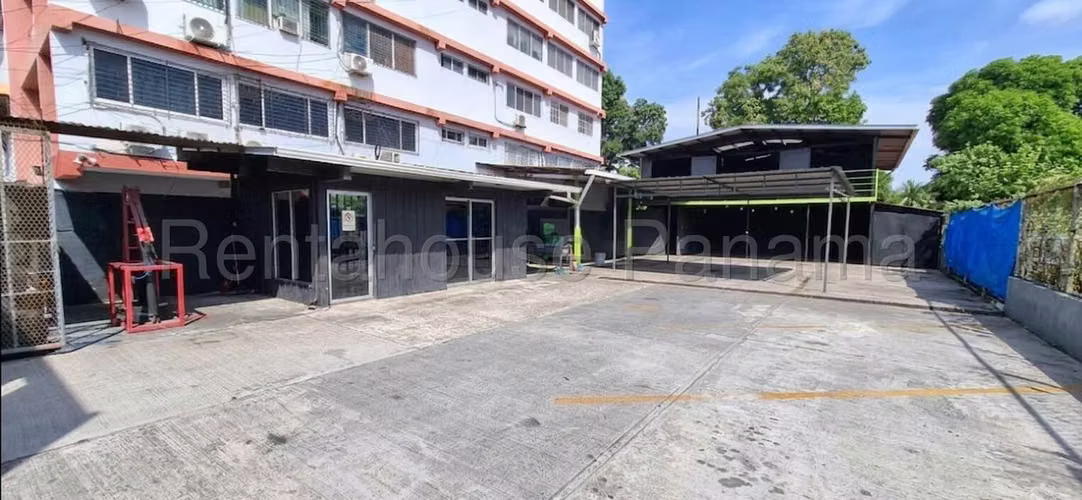 Terreno en Venta en Parque Lefevre JG