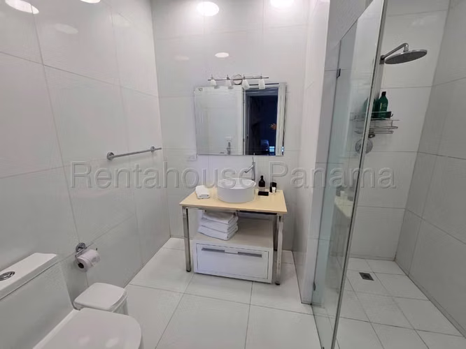 alquilo apartamento amoblado en avenida balboa YOO OF 26-7302