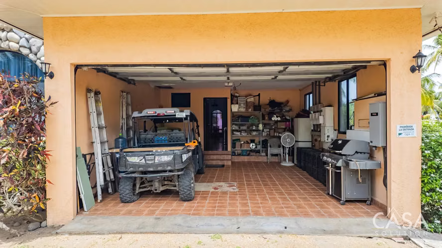 Casa Inteligente Frente a La Playa con Paneles Solares en Venta en Las Lajas - Chiriquí