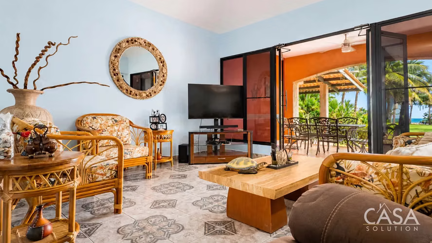 Casa Inteligente Frente a La Playa con Paneles Solares en Venta en Las Lajas - Chiriquí