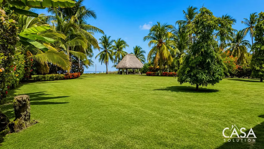 Casa Inteligente Frente a La Playa con Paneles Solares en Venta en Las Lajas - Chiriquí