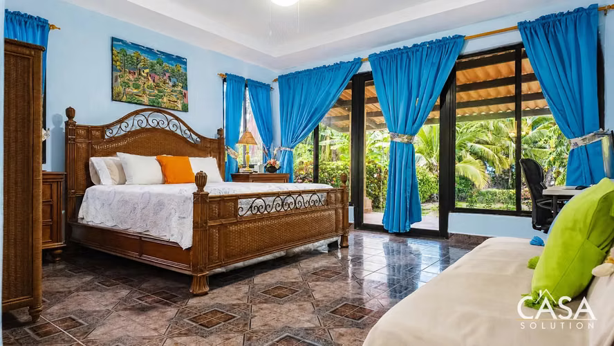 Casa Inteligente Frente a La Playa con Paneles Solares en Venta en Las Lajas - Chiriquí