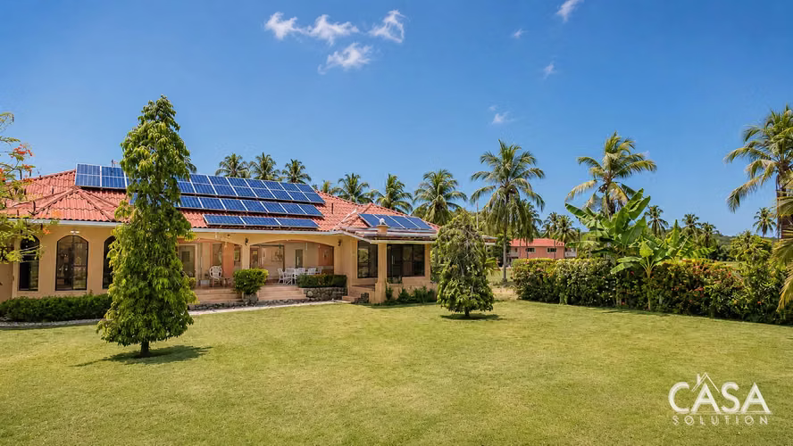 Casa Inteligente Frente a La Playa con Paneles Solares en Venta en Las Lajas - Chiriquí