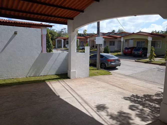 Venta de casa de 295m² en Brisas del Golf Arraijan 27JSS577
