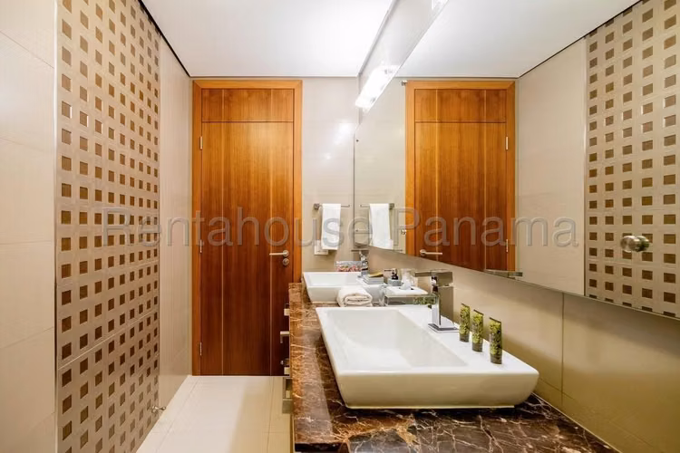 Se Vende Apartamento en Costa del Este LA26-5817