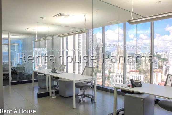 Se Vende oficina en Obarrio MDV26-7158