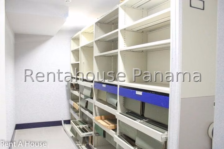 Se Vende oficina en Obarrio MDV26-7158