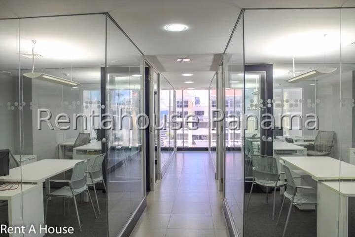 Se Vende oficina en Obarrio MDV26-7158