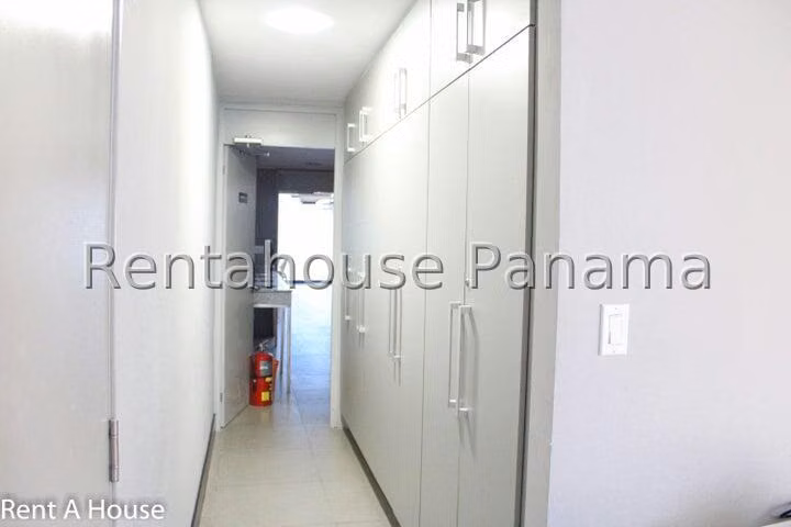 Se Vende oficina en Obarrio MDV26-7158