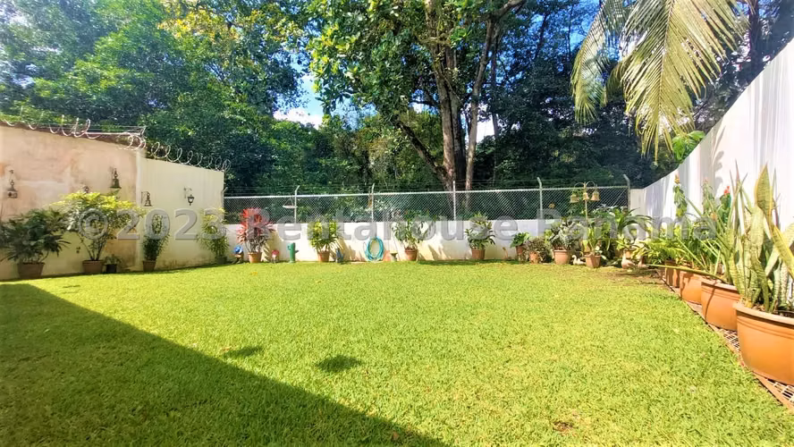 Se Vende Casa en La Alameda MDV26-4505