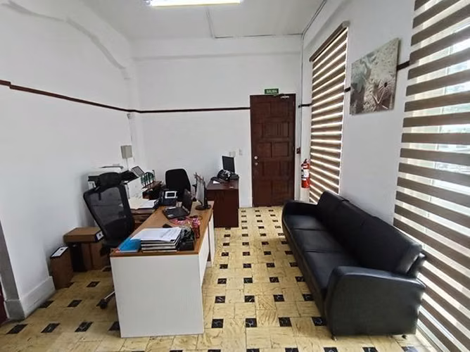Se vende edificio en BELLA VISTA – ESQUINA ESTRATÉGICA