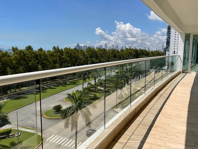 Venta de apartamento en Costa del Este, PH Marea II, 707m2