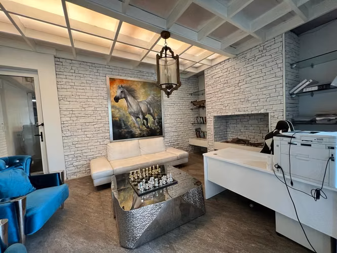 Se vende Casa AMOBLADA en Altos del Golf, con JARDIN y PISCINA OV