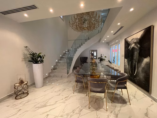 The house is sold in Altos del Golf, with JARDIN and PISCINA OV