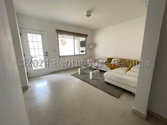 Se Alquila Casa en Versalles YDU