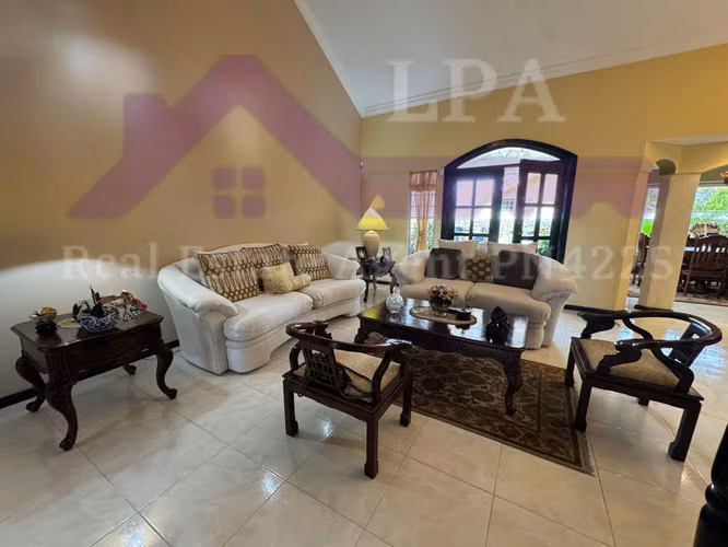 Venta de casa en La Montañeza, Brisas del Golf – Cerca del Club de Golf