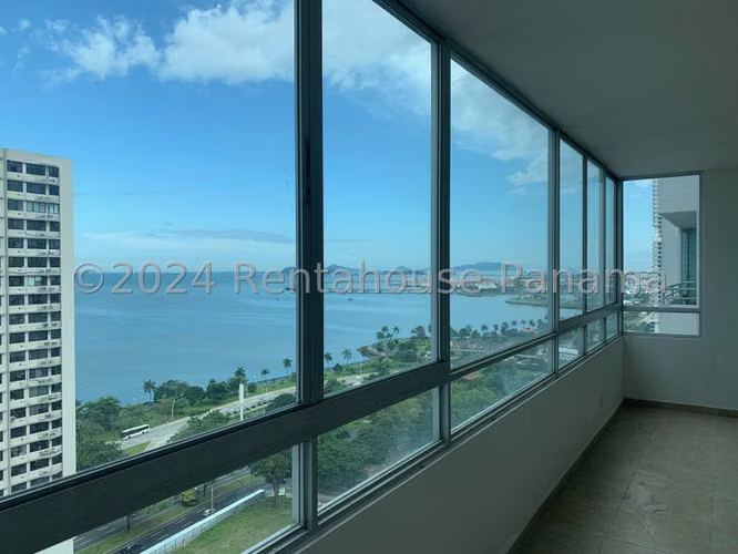 Venta de Apartamento con 123m2 en Bella Vista PH South Beach 26-7330SR