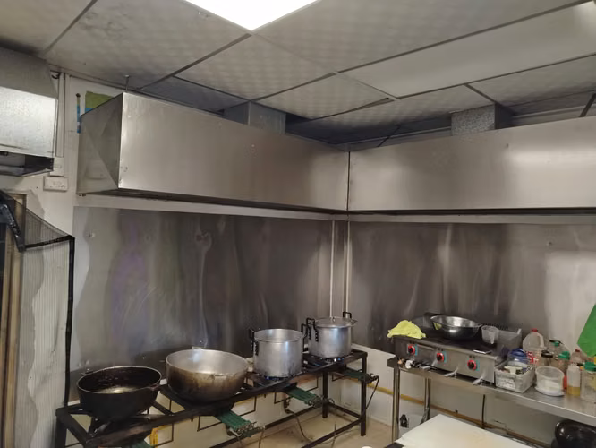 Se vende restaurante super bien ubicado. Precio negociable