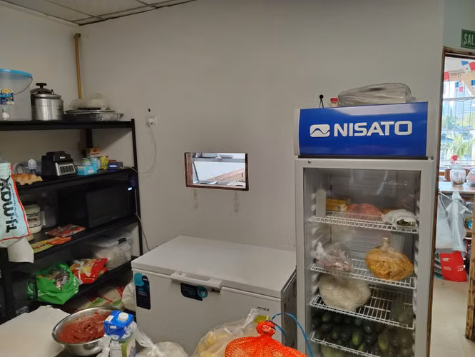 Se vende restaurante super bien ubicado. Precio negociable