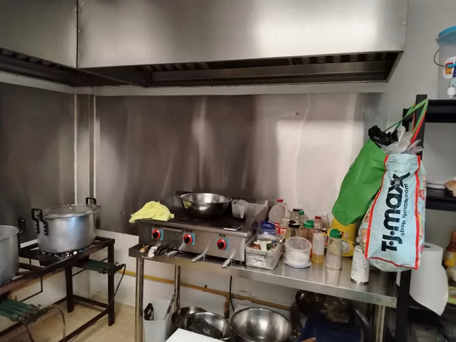 Se vende restaurante super bien ubicado. Precio negociable
