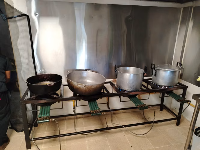 Se vende restaurante super bien ubicado. Precio negociable