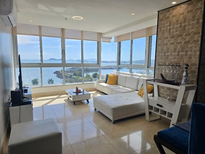 Rento apartamento de 2 recamaras con vista al Mar