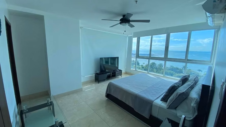 Rento apartamento de 2 recamaras con vista al Mar