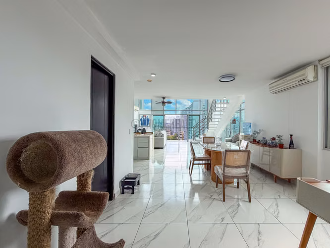 Apartamento tipo loft en venta en Vía Argentina Panamá – 120 m², doble altura y estilo moderno - Imagen 4