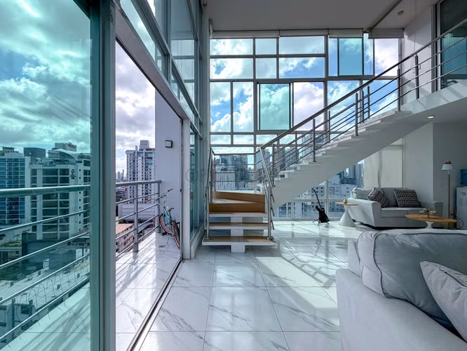 Apartamento tipo loft en venta en Vía Argentina Panamá – 120 m², doble altura y estilo moderno - Imagen 6