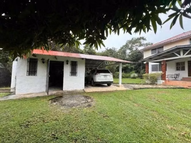 Venta Casa de Dos Niveles Unifamiliar en Coronado